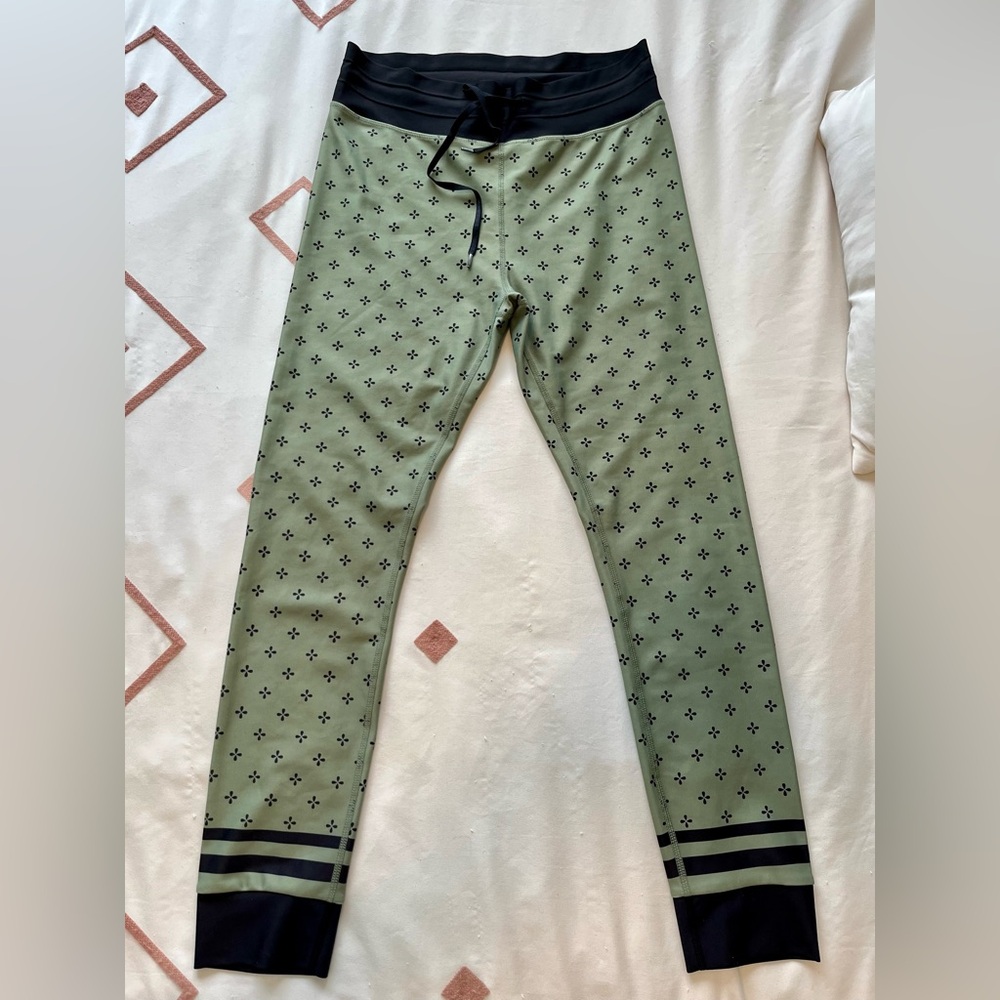 White Fox x Sarah’s Day Olive and Black Jasmine Leggings - Size XL